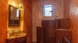 Shower - Hibiscus Triple room (Jambiani)