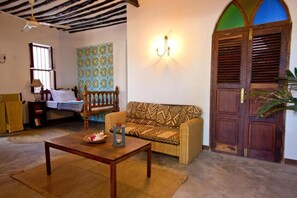 Living area - Cardamon Quadruple Family Suite Seaview with fans (Jambiani)