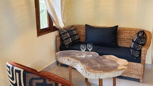 Living area - Deluxe apartment for 2 people with AC, openplan  kitchen and AC Villa Bahati (Jambiani)