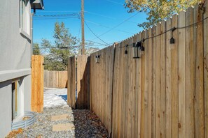 Property grounds - Cloud Ridge! Cozy Suite w Fire Pit & Game Area (Colorado Springs)