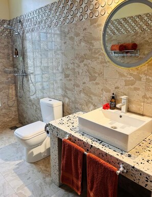 Shower - Deluxe apartment 2 for 2 people with AC, openplan  kitchen and AC Villa Bahati (Jambiani)
