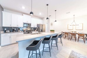 Fridge, microwave, oven, stovetop - Beautiful Storey Lake Retreat, Minutes from Disney (Kissimmee)