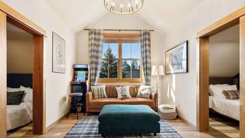 5 slaapkamers, een strijkplank/strijkijzer, reisbedje, wifi