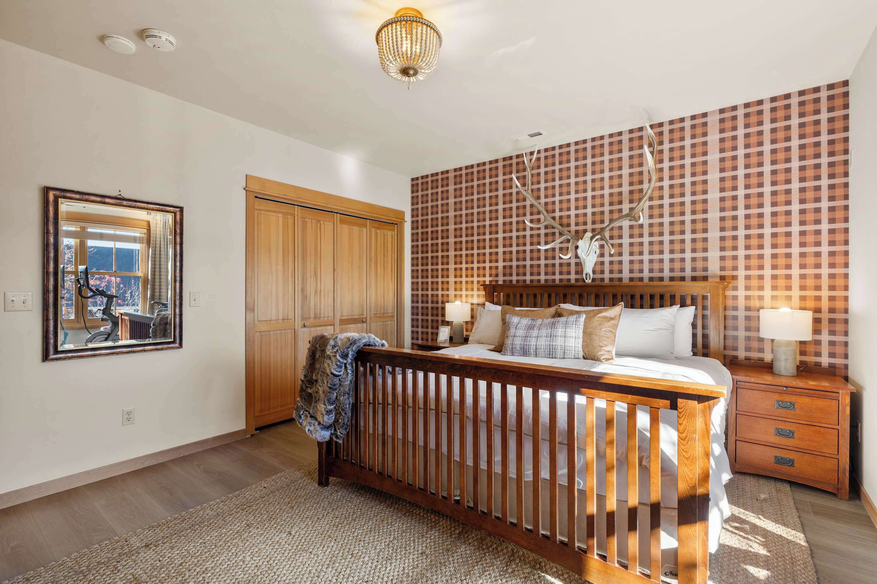 5 bedrooms, iron/ironing board, travel cot, WiFi