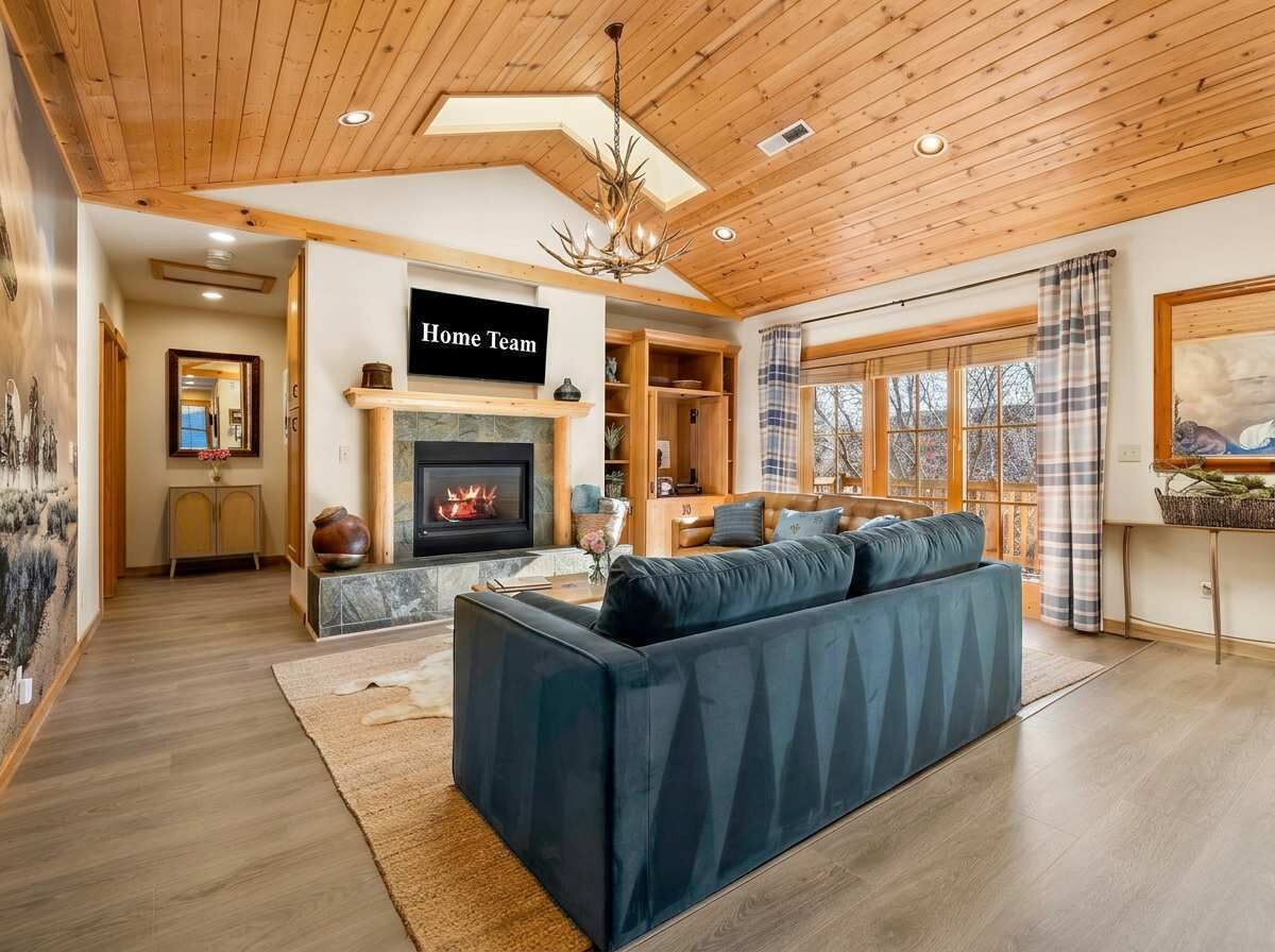 Walk To Downtown With Pool, Hot Tub + More Access - Sisters, OR