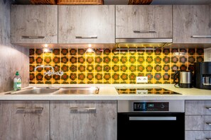 Kühlschrank, Ofen, Herdplatte, Geschirrspüler
