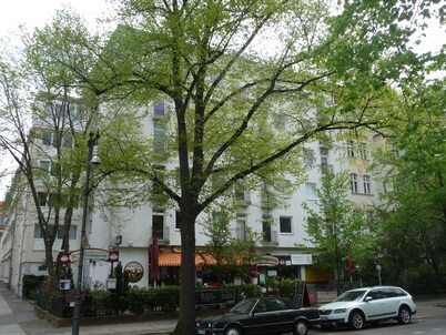 Apartment 'Am Schloss Charlottenburg' with Balcony and Wi-Fi