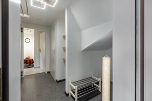 Interior - Holiday Apartment 'Fewo Am Wiesbachtal' with Private Garden and Wi-Fi (Wehrheim)