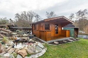 Exterior - Holiday Apartment 'Fewo Am Wiesbachtal' with Private Garden and Wi-Fi (Wehrheim)