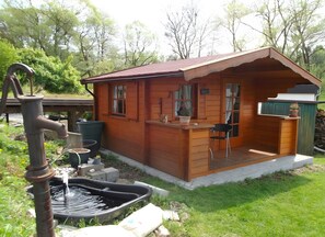 Property grounds - Holiday Apartment 'Fewo Am Wiesbachtal' with Private Garden and Wi-Fi (Wehrheim)