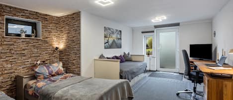 1 bedroom, desk, free WiFi, bed sheets