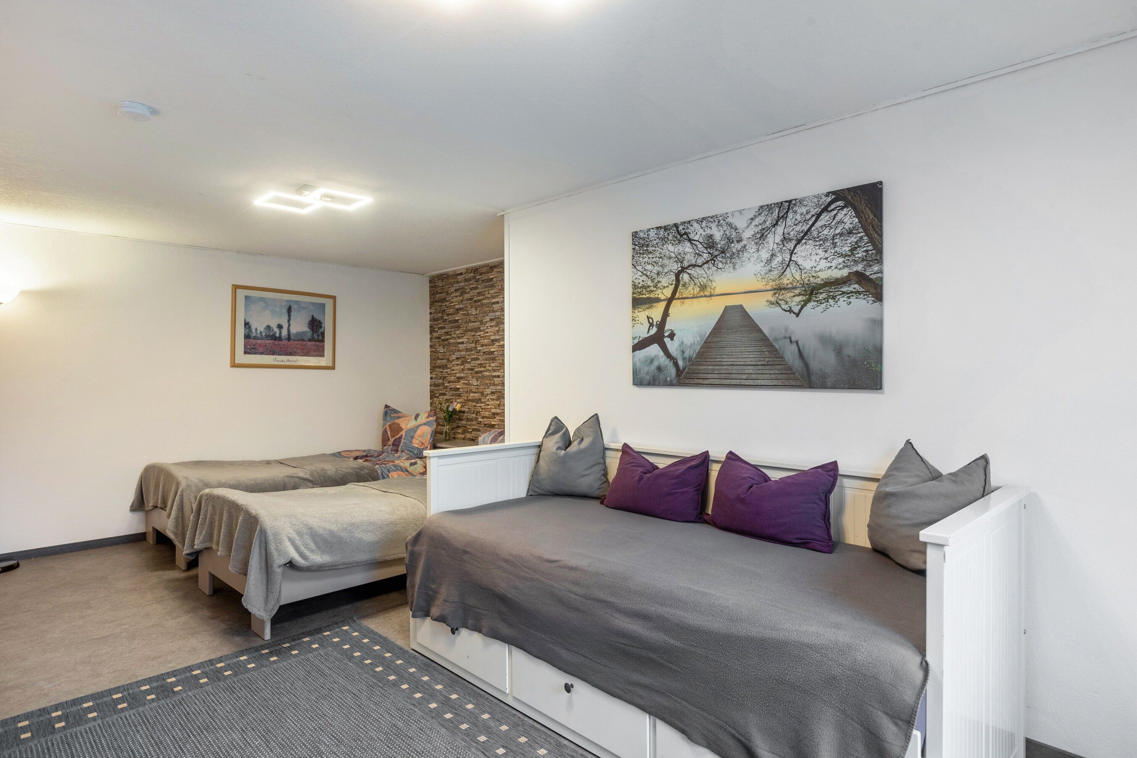 1 bedroom, desk, free WiFi, bed sheets