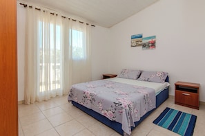 Departamento Confort, vista parcial al mar | 3 habitaciones, tabla de planchar con plancha y wifi gratis