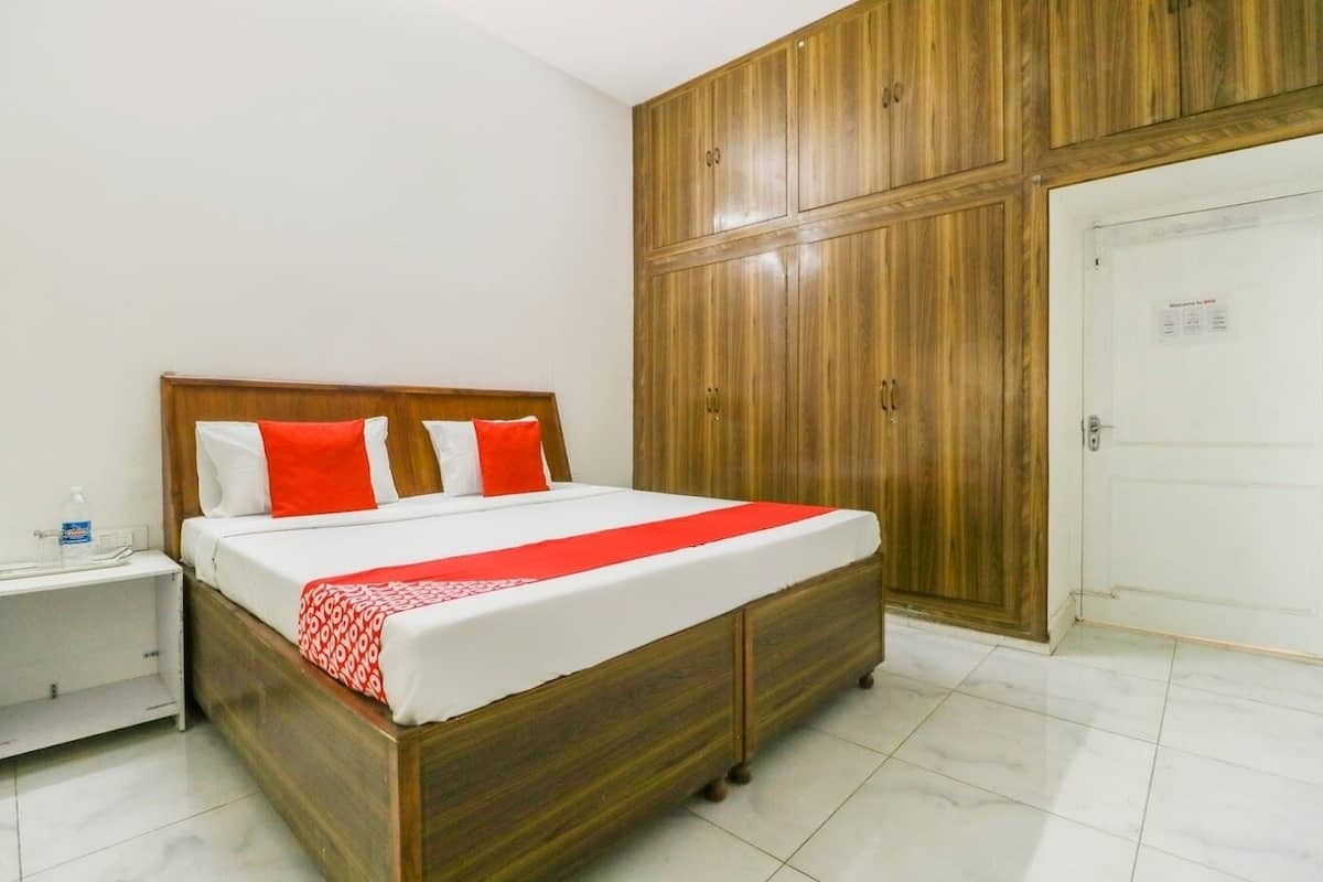 Habitación familiar, balcón, vista a la ciudad | 1 habitación y ropa de cama