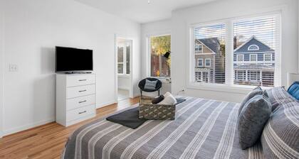 Luxe Penthouse 'n Old Town Manchester with Views!