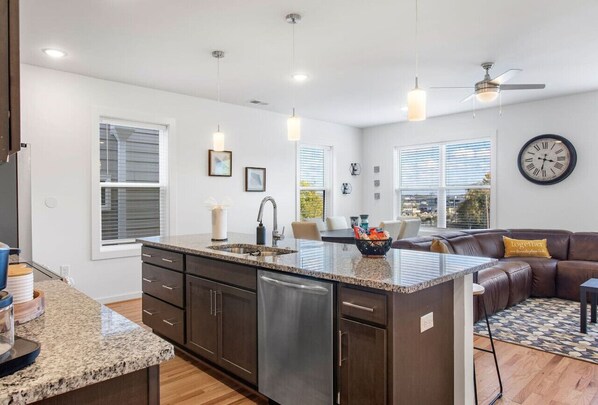 Interior - Luxe Penthouse 'n Old Town Manchester with Views! (Richmond)