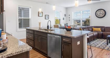 Luxe Penthouse 'n Old Town Manchester with Views!