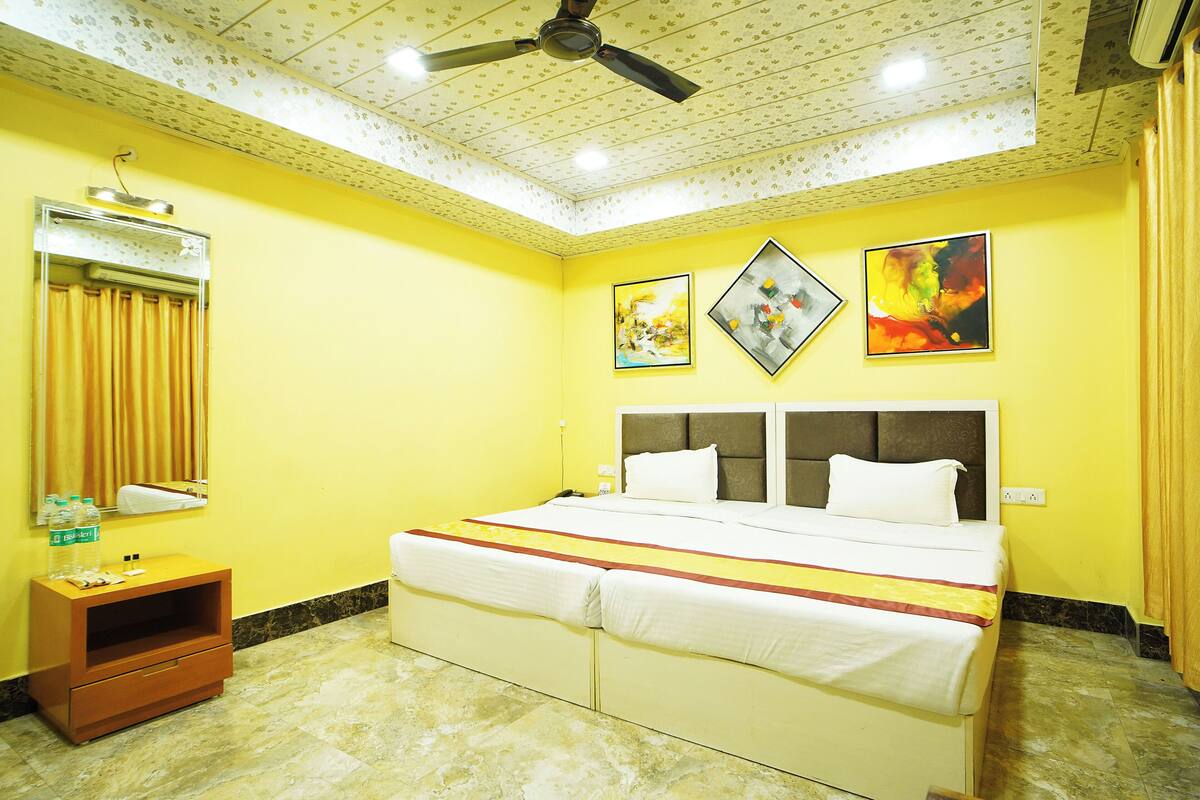 Standard Room | Desk, laptop workspace, blackout drapes, WiFi (free)