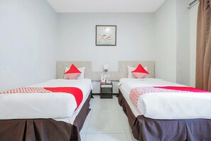 Standard Twin Room - Hotel O Marina Andalas (Makassar)