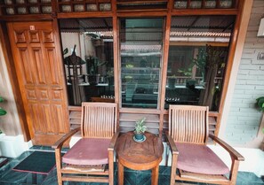 Standard Twin Room | Terrace/patio