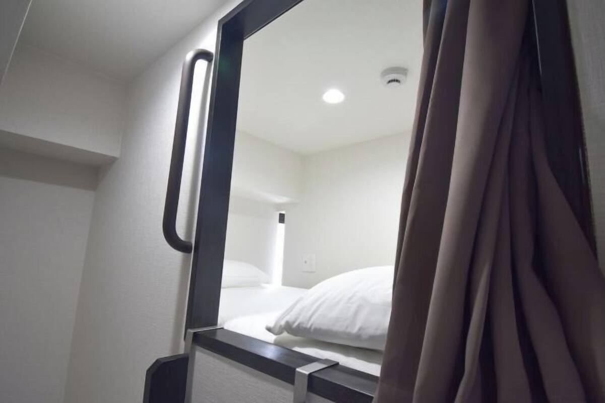 Caja de seguridad en la habitación, wifi gratis y ropa de cama 