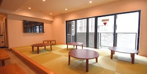 Lobby lounge