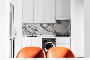 Fridge, microwave, stovetop, electric kettle - Boulevard 181 (Tashkent)