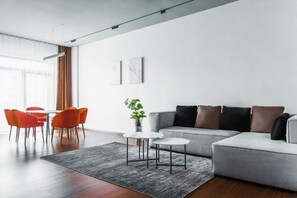 家庭公寓, 陽台, 城市景觀 | 起居區 | 平面電視