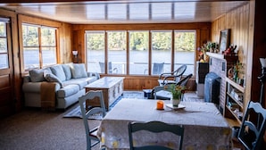 Smart TV - The Lake House by Sea Maine (Boothbay)