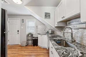 Fridge, oven, dishwasher, coffee/tea maker