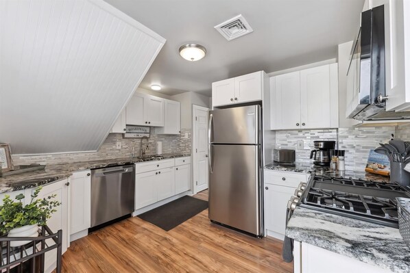 Fridge, oven, dishwasher, coffee/tea maker