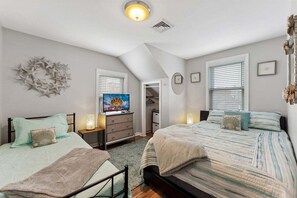 2 bedrooms, iron/ironing board, free WiFi