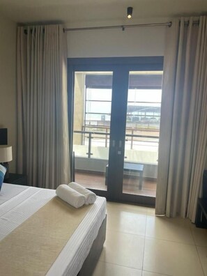 Chambre Triple Deluxe, balcon, vue piscine