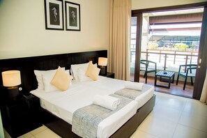 Deluxe Double or Twin Room, 1 Bedroom, Partial Ocean View | Iron/ironing board