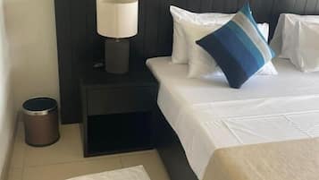Deluxe Double Room, Terrace, City View | Iron/ironing board
