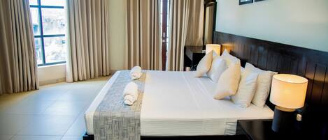 Dobbeltrom – deluxe, 1 soverom, terrasse, byutsikt | Strykejern/-brett