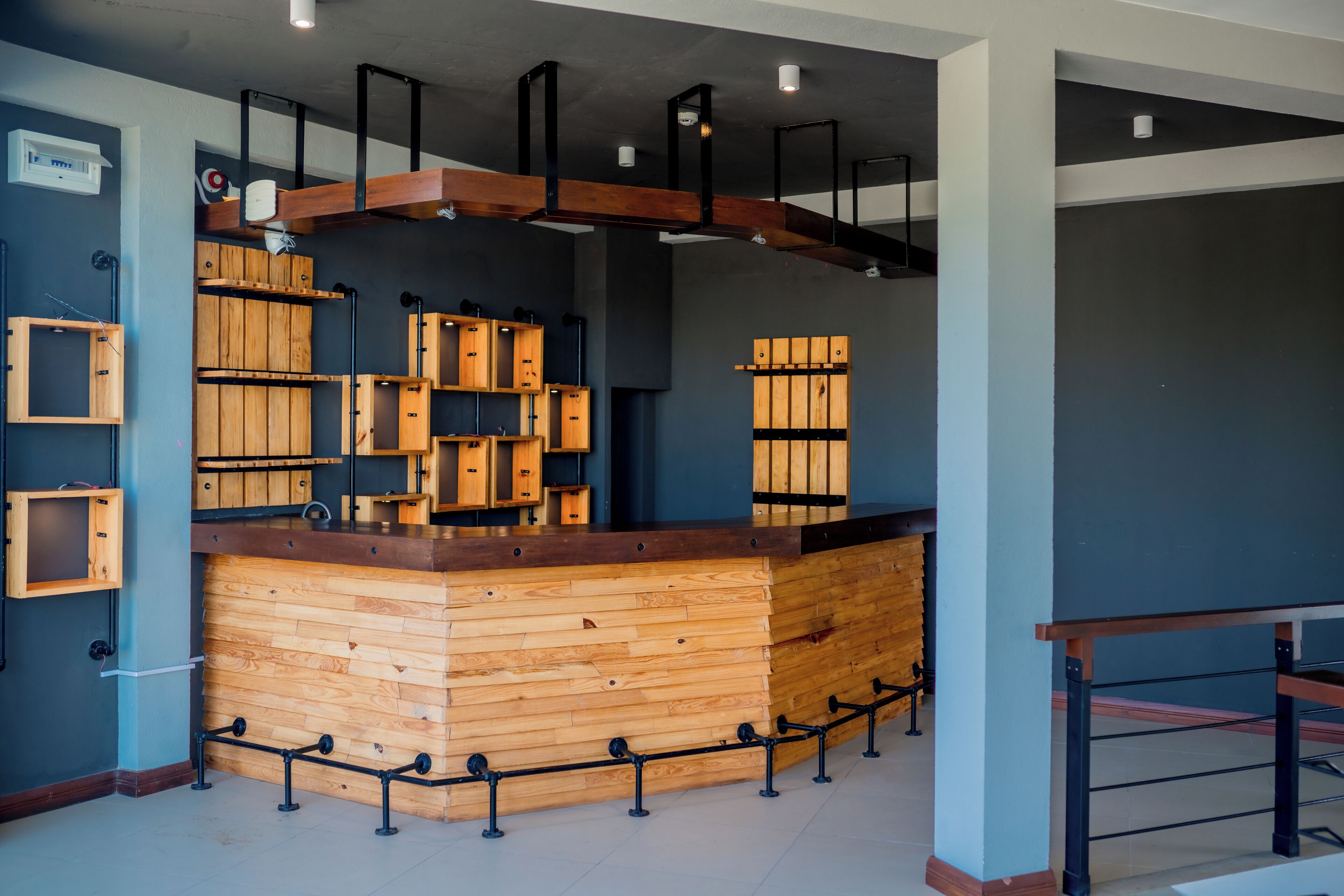 Bar (trong khuôn viên)