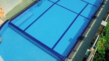 Hồ bơi ngoài trời