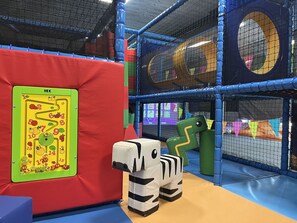 Children’s area - Stunning private villa for 4 guests with WIFI, A/C, pool, TV and terrace (Tholen)