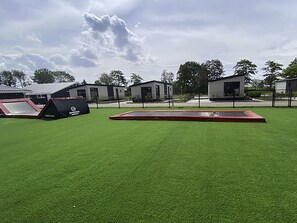 Property grounds - Stunning private villa for 4 guests with WIFI, A/C, pool, TV and terrace (Tholen)