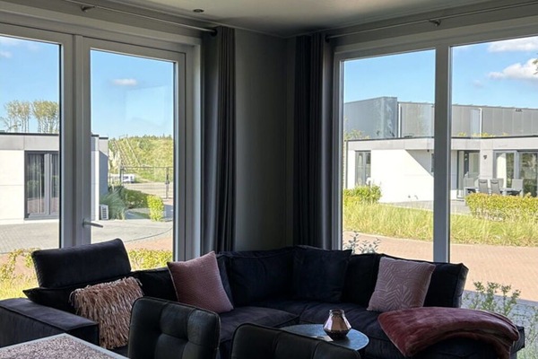 Couch, Möbel, Eigentum, Gebäude, Fenster, Schatten, Tabelle, Interior Design, Komfort, Wohnzimmer