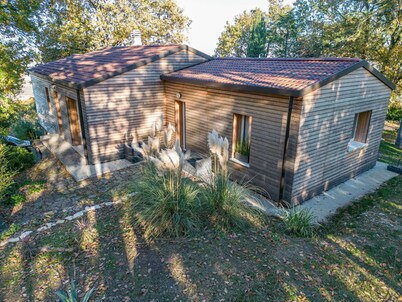 Beautiful private villa for 8 people with private pool, A/C, WIFI, hot tub and patio, close to P...