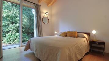 3 bedrooms, iron/ironing board, free WiFi