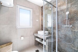 Executive Apartment, 1 Large Single Bed, Refrigerator & Microwave (Koper - Casa Limoncino Studio) | Bathroom - Casa Limoncino Koper (Koper)