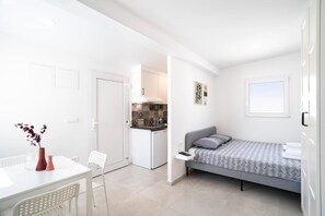 Executive-lejlighed - 1 stor enkeltseng - køleskab og mikrobølgeovn (Koper - Casa Limoncino Studio) | Opholdsområde | Fladskærms-tv