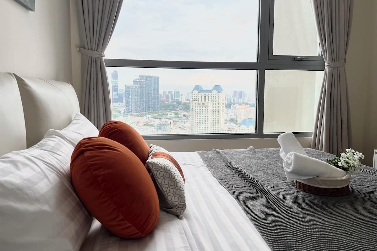 Luxury Apartment, 2 Bedrooms, Balcony, Park View | 3 bilik tidur, peralatan tempat tidur premium, busa memori