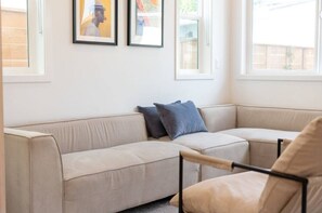 Living area - Modern 4 bedroom in the heart of West LA Close to Cedars, Kaiser and attractions (Beverly Hills)