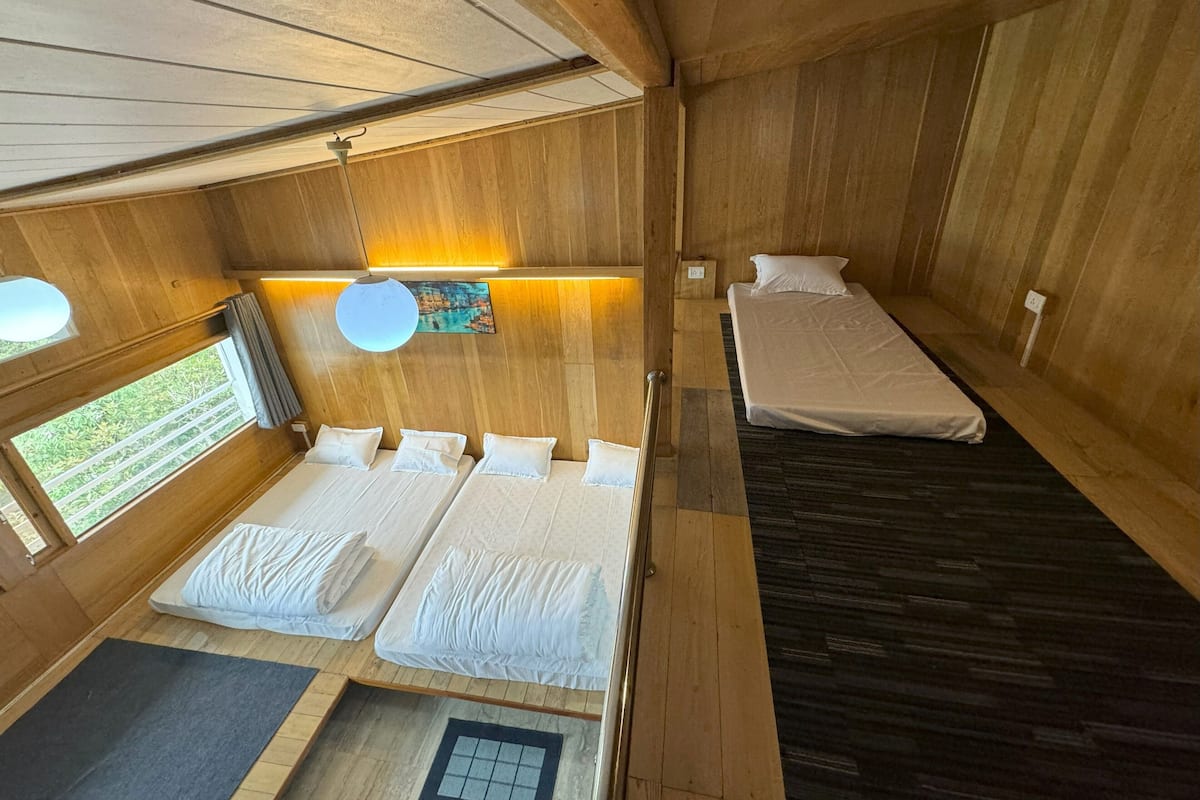Family Studio Suite, Mountain View | Desk, laptop workspace, soundproofing, free WiFi