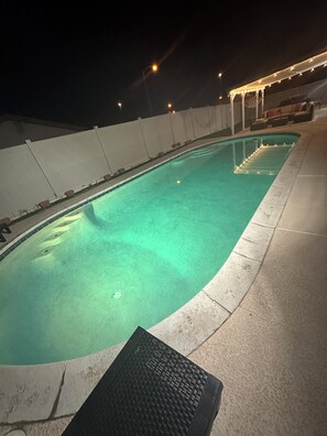 Outdoor pool - “Spacious 4-Beds, 2-Baths House with Pool - Perfect for Family Getaways (Las Vegas)