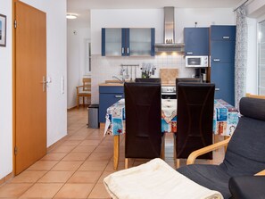 Kylskåp, mikrovågsugn, ugn och diskmaskin